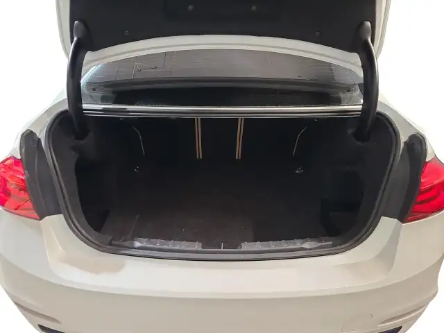 2018 BMW 3 Series 330i xDrive - Photo 18