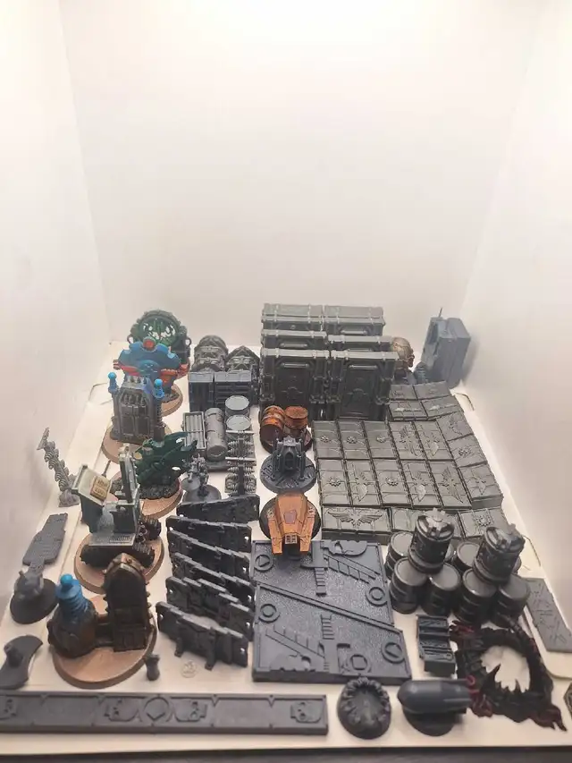 Warhammer 40k lot of Scatter terrain and objective markers