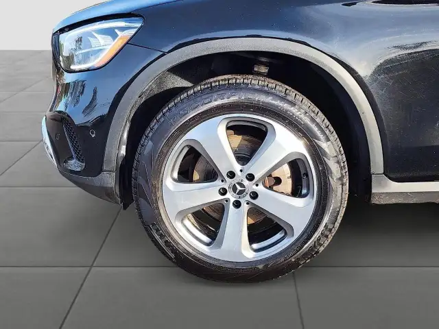 2022 Mercedes-Benz GLC 300 AWD | Apple CarPlay | Panoramic Su... - Photo 9