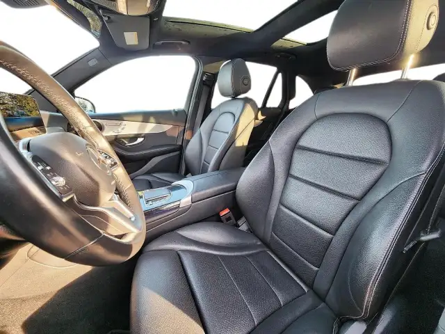 2022 Mercedes-Benz GLC 300 AWD | Apple CarPlay | Panoramic Su... - Photo 10