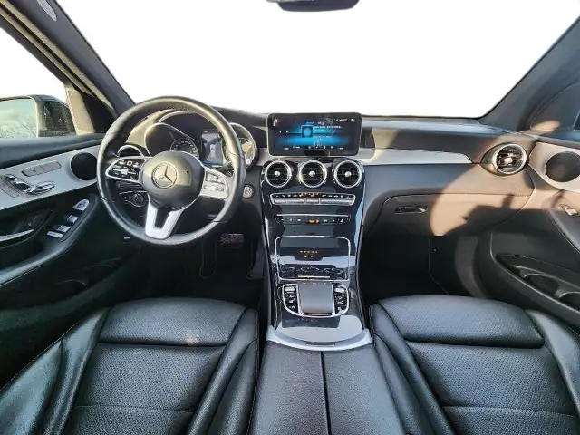 2022 Mercedes-Benz GLC 300 AWD | Apple CarPlay | Panoramic Su... - Photo 12