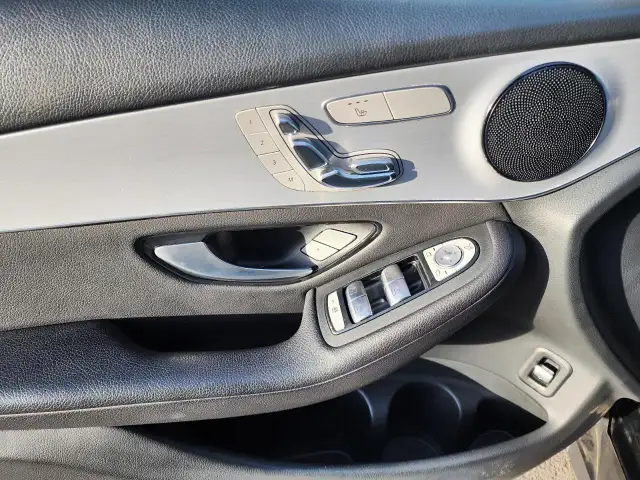 2022 Mercedes-Benz GLC 300 AWD | Apple CarPlay | Panoramic Su... - Photo 14