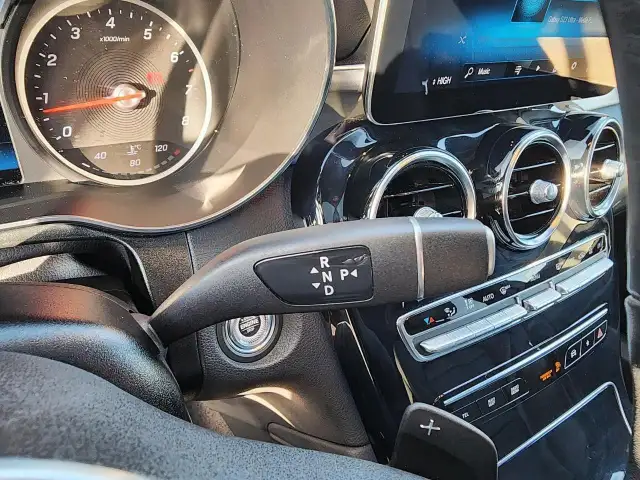 2022 Mercedes-Benz GLC 300 AWD | Apple CarPlay | Panoramic Su... - Photo 16