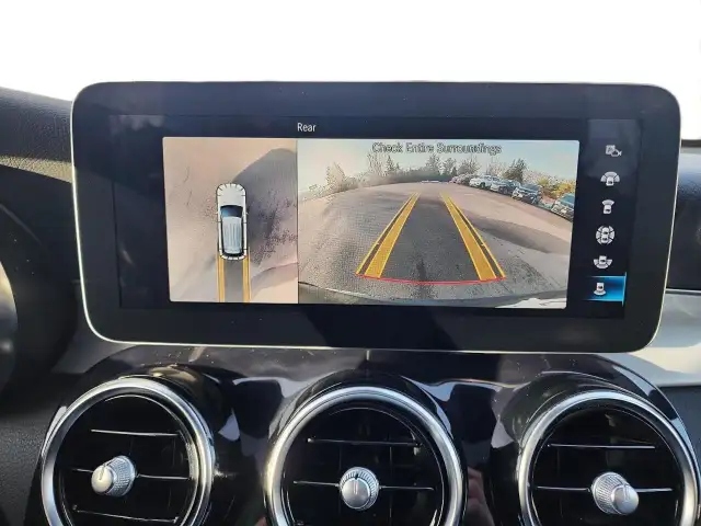 2022 Mercedes-Benz GLC 300 AWD | Apple CarPlay | Panoramic Su... - Photo 19