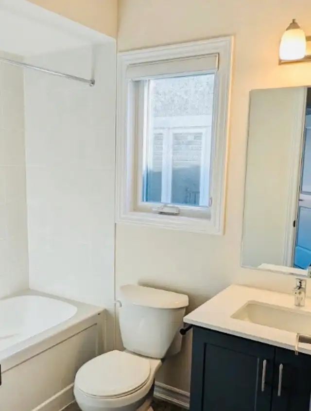Room rent with private washroom Brampton - April 15