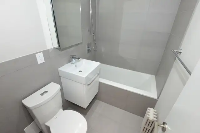 renovated one bedroom, broadview and mortimer - ID 2032 - Photo 4