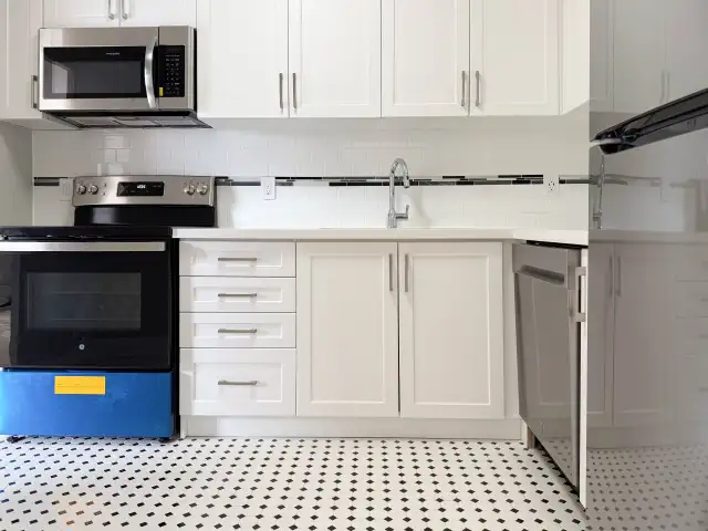 Etobicoke 3 Bedrooms Apartment for Rent - 440 Rathburn Road - Photo 11