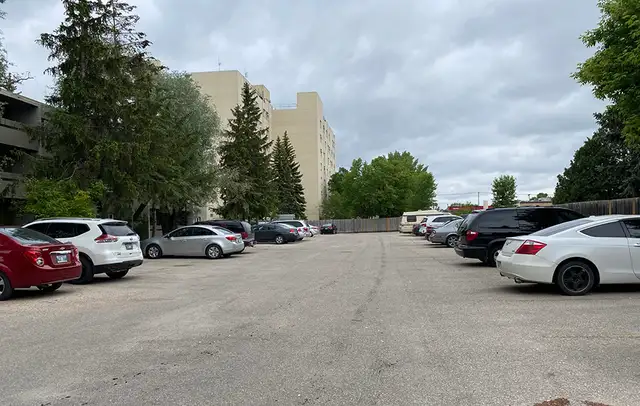 Quiet and Peaceful Neighbourhood - ALL UTILITIES & CABLE INCL. - Photo 4