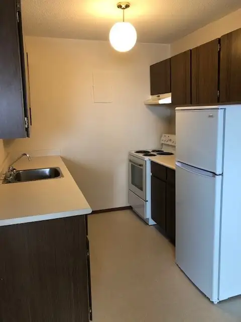 Quiet and Peaceful Neighbourhood - ALL UTILITIES & CABLE INCL. - Photo 6