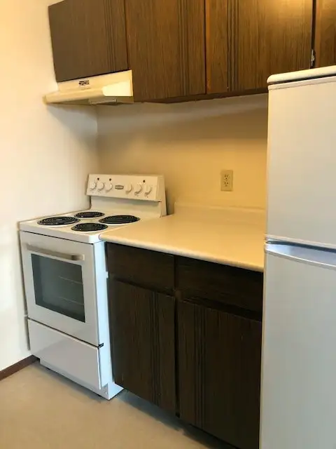 Quiet and Peaceful Neighbourhood - ALL UTILITIES & CABLE INCL. - Photo 7