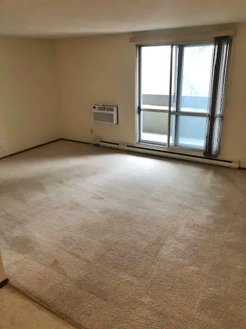 Quiet and Peaceful Neighbourhood - ALL UTILITIES & CABLE INCL. - Photo 9