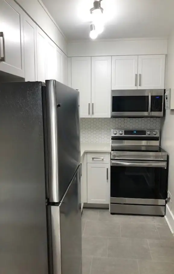 Charming 1 Bedroom Suites in Historic Character Building - Photo 3