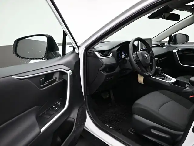 2025 Toyota RAV4 LE HYBRID AWD WHY WAIT? DRIVE HOME TODAY! - Photo 16