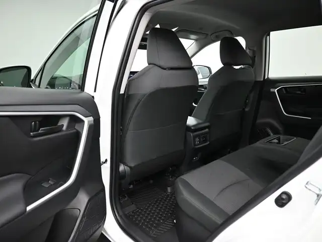 2025 Toyota RAV4 LE HYBRID AWD WHY WAIT? DRIVE HOME TODAY! - Photo 18