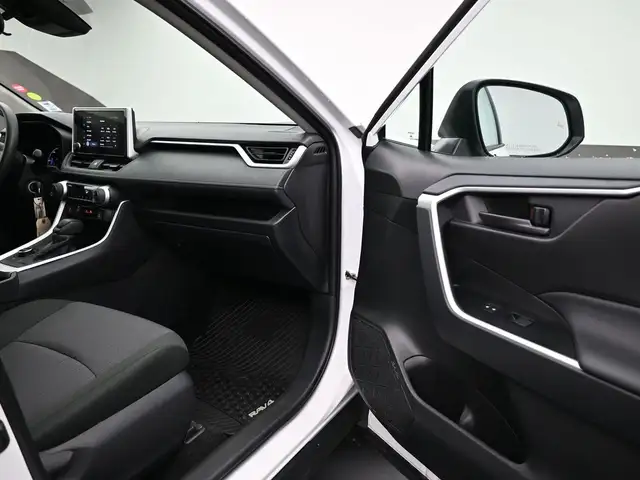 2025 Toyota RAV4 LE HYBRID AWD WHY WAIT? DRIVE HOME TODAY! - Photo 27