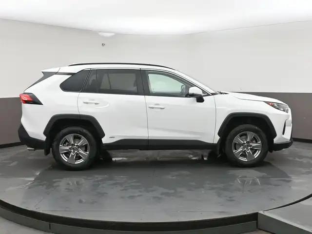 2025 Toyota RAV4 LE HYBRID AWD WHY WAIT? DRIVE HOME TODAY! - Photo 33