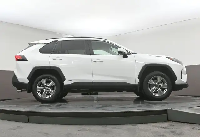 2025 Toyota RAV4 LE HYBRID AWD WHY WAIT? DRIVE HOME TODAY! - Photo 35