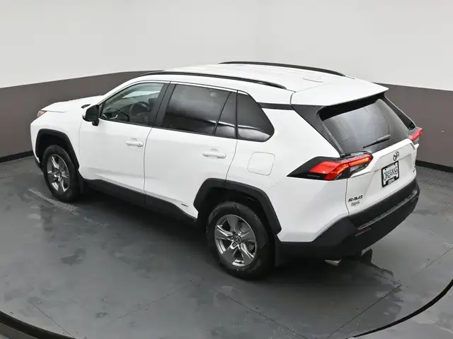 2025 Toyota RAV4 LE HYBRID AWD WHY WAIT? DRIVE HOME TODAY! - Photo 46