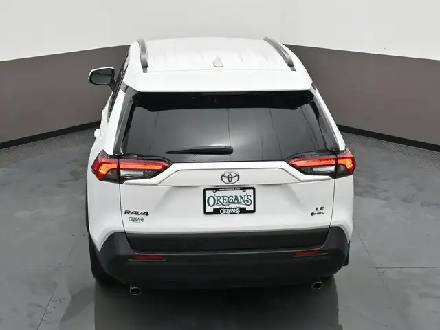 2025 Toyota RAV4 LE HYBRID AWD WHY WAIT? DRIVE HOME TODAY! - Photo 47
