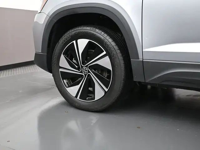 2025 Volkswagen Taos COMFORTLINE 4MOTION LOW MILEAGE! HEATED SEA - Photo 4