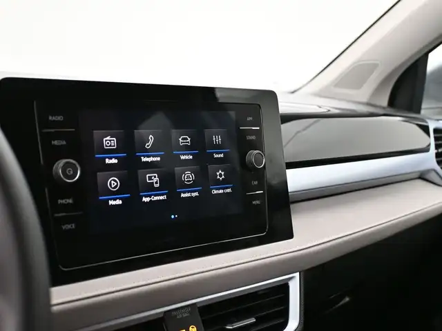 2025 Volkswagen Taos COMFORTLINE 4MOTION LOW MILEAGE! HEATED SEA - Photo 6