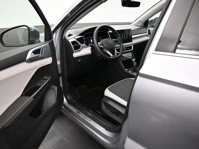 2025 Volkswagen Taos COMFORTLINE 4MOTION LOW MILEAGE! HEATED SEA - Photo 13