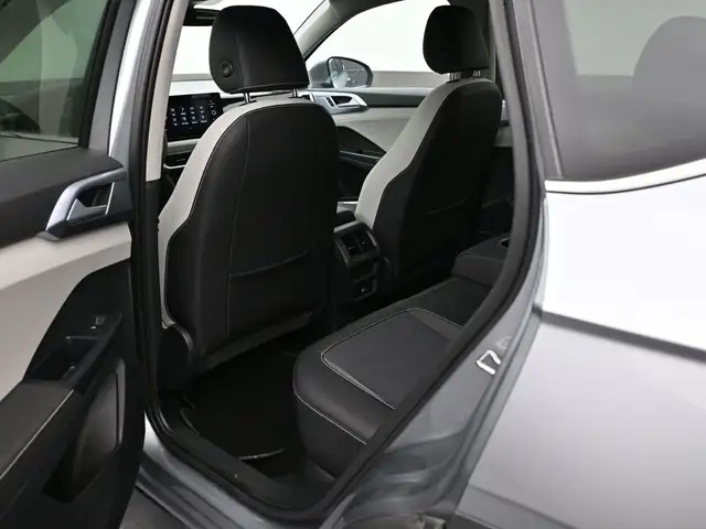 2025 Volkswagen Taos COMFORTLINE 4MOTION LOW MILEAGE! HEATED SEA - Photo 19