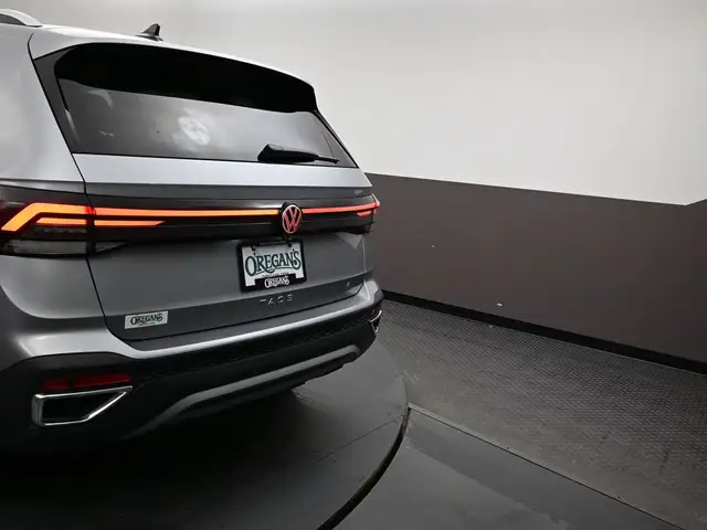 2025 Volkswagen Taos COMFORTLINE 4MOTION LOW MILEAGE! HEATED SEA - Photo 20