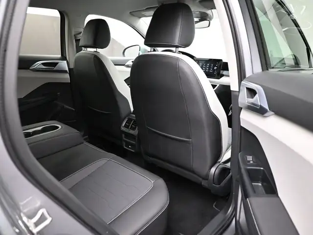 2025 Volkswagen Taos COMFORTLINE 4MOTION LOW MILEAGE! HEATED SEA - Photo 23