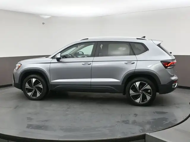 2025 Volkswagen Taos COMFORTLINE 4MOTION LOW MILEAGE! HEATED SEA - Photo 29