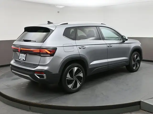 2025 Volkswagen Taos COMFORTLINE 4MOTION LOW MILEAGE! HEATED SEA - Photo 32