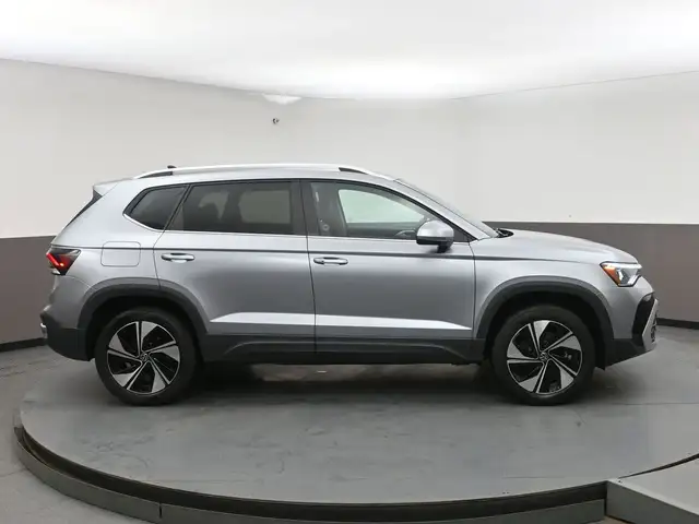 2025 Volkswagen Taos COMFORTLINE 4MOTION LOW MILEAGE! HEATED SEA - Photo 33