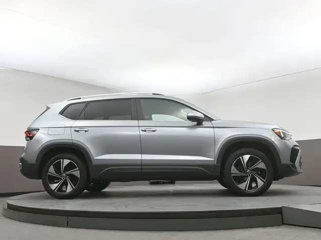 2025 Volkswagen Taos COMFORTLINE 4MOTION LOW MILEAGE! HEATED SEA - Photo 35