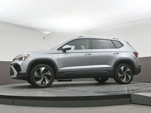 2025 Volkswagen Taos COMFORTLINE 4MOTION LOW MILEAGE! HEATED SEA - Photo 38