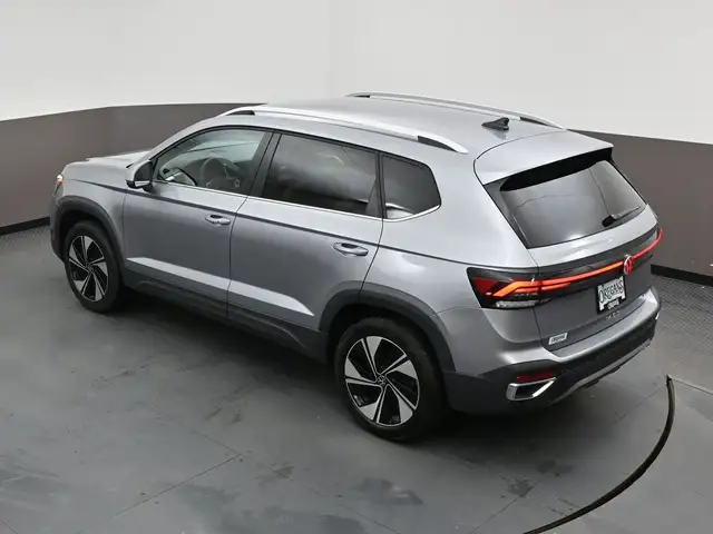 2025 Volkswagen Taos COMFORTLINE 4MOTION LOW MILEAGE! HEATED SEA - Photo 46