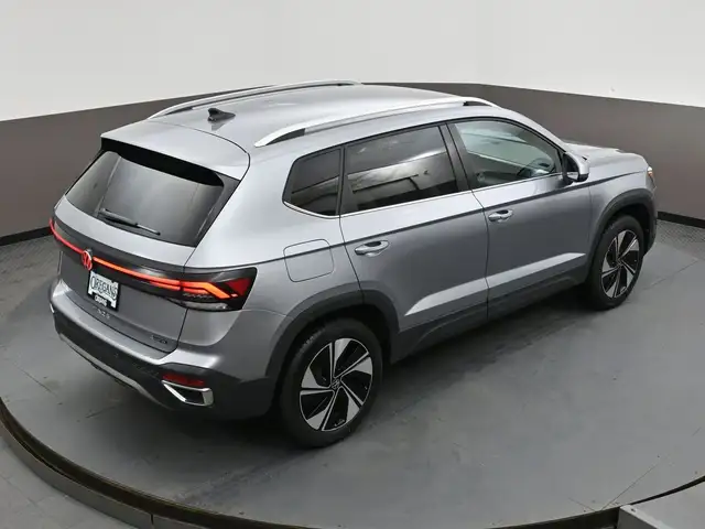 2025 Volkswagen Taos COMFORTLINE 4MOTION LOW MILEAGE! HEATED SEA - Photo 48