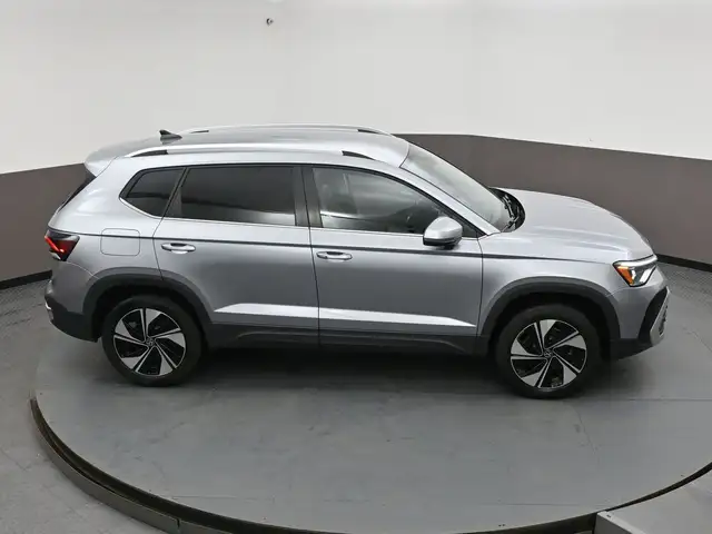 2025 Volkswagen Taos COMFORTLINE 4MOTION LOW MILEAGE! HEATED SEA - Photo 49