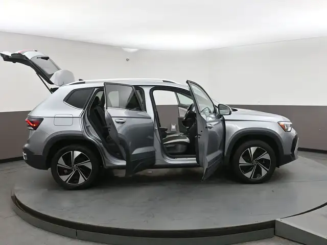 2025 Volkswagen Taos COMFORTLINE 4MOTION LOW MILEAGE! HEATED SEA - Photo 50