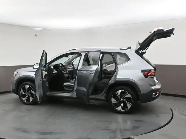 2025 Volkswagen Taos COMFORTLINE 4MOTION LOW MILEAGE! HEATED SEA - Photo 54