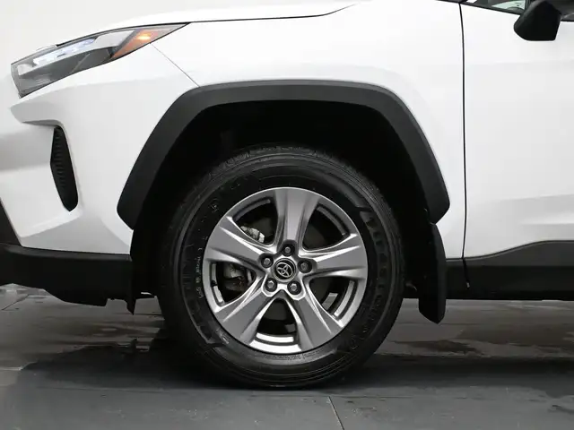 2025 Toyota RAV4 XLE AWD | HEATED SEATS | SUNROOF & MORE! - Photo 4