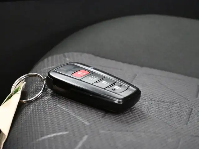 2025 Toyota RAV4 XLE AWD | HEATED SEATS | SUNROOF & MORE! - Photo 5