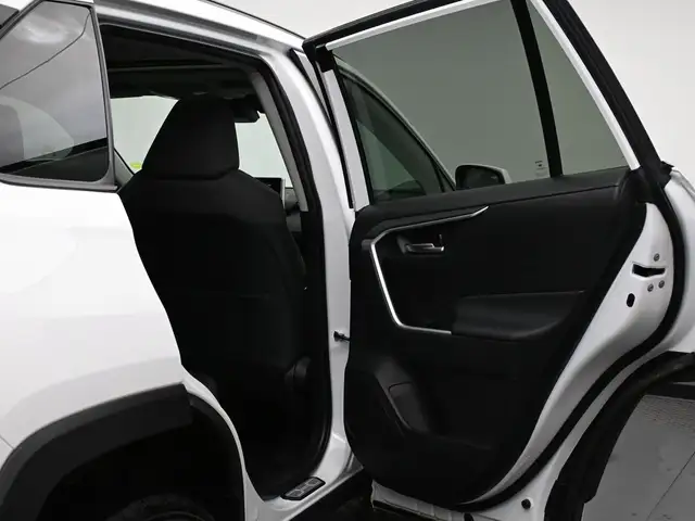 2025 Toyota RAV4 XLE AWD | HEATED SEATS | SUNROOF & MORE! - Photo 26