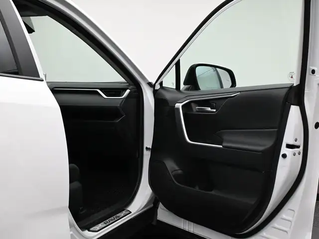2025 Toyota RAV4 XLE AWD | HEATED SEATS | SUNROOF & MORE! - Photo 29