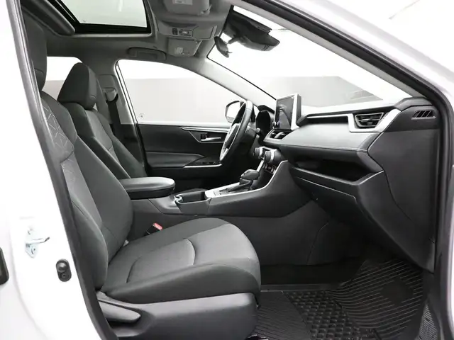 2025 Toyota RAV4 XLE AWD | HEATED SEATS | SUNROOF & MORE! - Photo 30