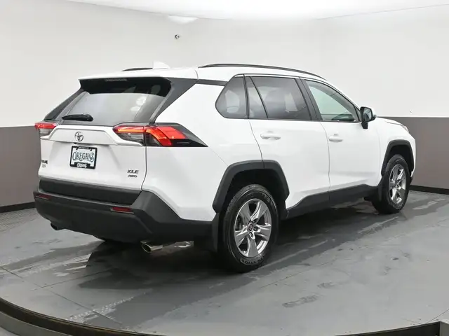 2025 Toyota RAV4 XLE AWD | HEATED SEATS | SUNROOF & MORE! - Photo 34