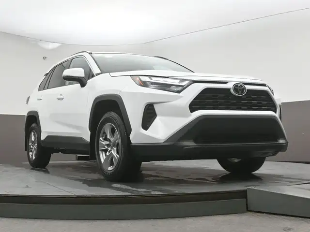 2025 Toyota RAV4 XLE AWD | HEATED SEATS | SUNROOF & MORE! - Photo 36