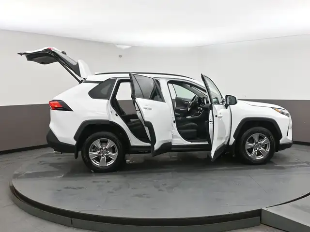 2025 Toyota RAV4 XLE AWD | HEATED SEATS | SUNROOF & MORE! - Photo 52