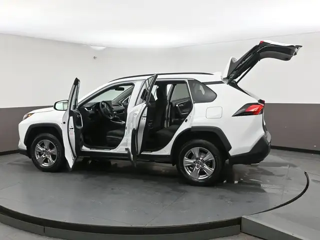 2025 Toyota RAV4 XLE AWD | HEATED SEATS | SUNROOF & MORE! - Photo 56