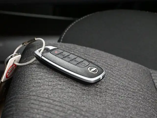 2025 Nissan Rogue SV MOONROOF AWD HEATED SEATS, HEATED STEERING - Photo 5