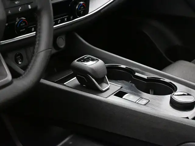 2025 Nissan Rogue SV MOONROOF AWD HEATED SEATS, HEATED STEERING - Photo 8